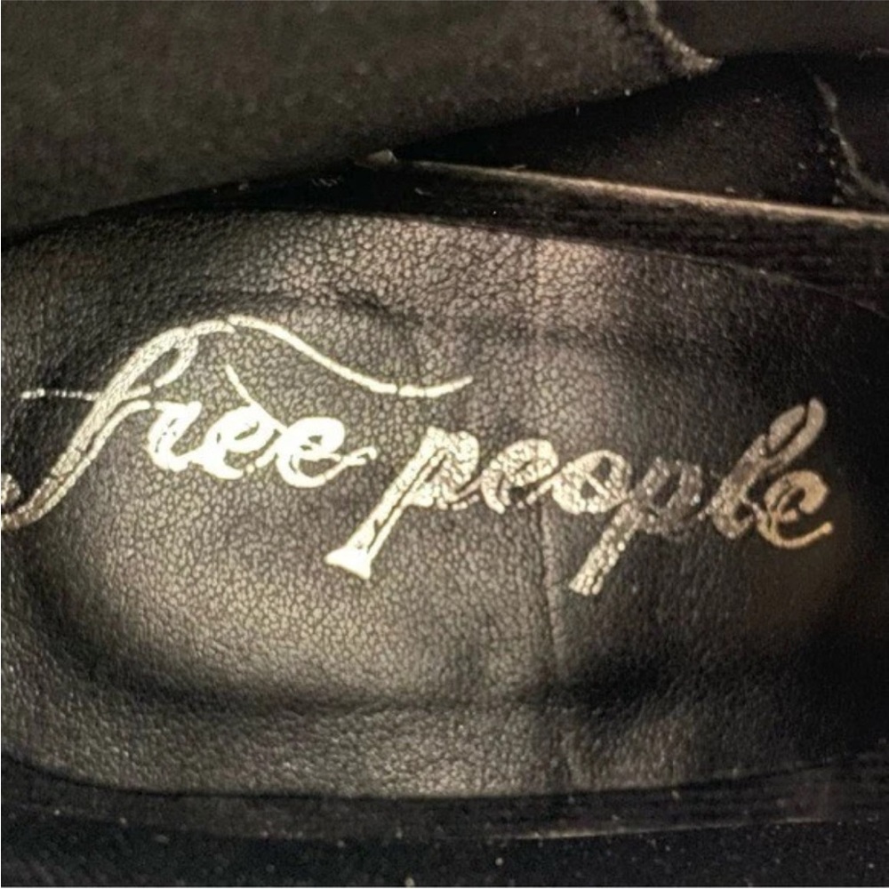 🆕🌸Free People 🆕🌸Tan Suede Msrp 268.00
Strap Boots - Picture 7 of 8